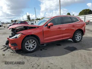 2021 Volvo XC60 Momentum z VIN YV4102DK6M1760331, wystawiony jako Copart lot #46065995 z przebiegiem 22 703 mil mil oraz Szkody całkowita. Historia ofert i sprzedaży dostępna na DreamBid. Obrazek 1.