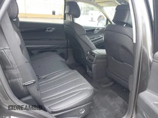 2025 Genesis GV80 Standard z VIN KMUHFESB7SU241172, wystawiony jako IAAI lot #42208893 z przebiegiem 7748 mil mil oraz . Historia ofert i sprzedaży dostępna na DreamBid. Obrazek 8.