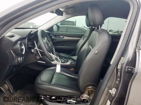2018 Alfa Romeo Stelvio Sport z VIN ZASFAKPN4J7B72214, wystawiony jako Copart lot #56474125 z przebiegiem 135 689 mil mil oraz Szkoda całkowita • Salvage title. Historia ofert i sprzedaży dostępna na DreamBid. Obrazek 7.