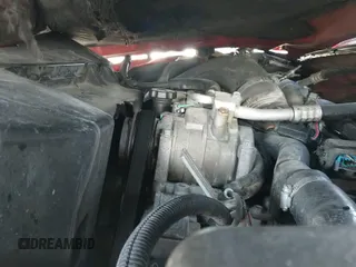 2003 Chevrolet Silverado 2500HD LS z VIN 1GCHK231X3F227601, wystawiony jako IAAI lot #41295238 z przebiegiem 218 021 mil mil oraz . Historia ofert i sprzedaży dostępna na DreamBid. Obrazek 19.