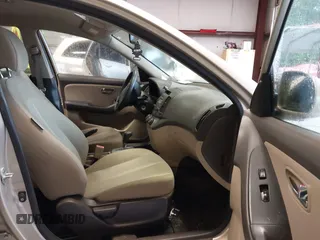2010 Hyundai Elantra GLS z VIN KMHDU4AD4AU194570, wystawiony jako IAAI lot #42263642 z przebiegiem 123 899 mil mil oraz . Historia ofert i sprzedaży dostępna na DreamBid. Obrazek 5.