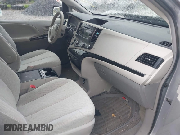 2012 Toyota Sienna LE AAS with VIN 5TDKK3DC8CS227401, listed as a IAAI auction lot 39425988 with 165,982 mi miles. Bid and sale history available at carsss.com. Image 5.