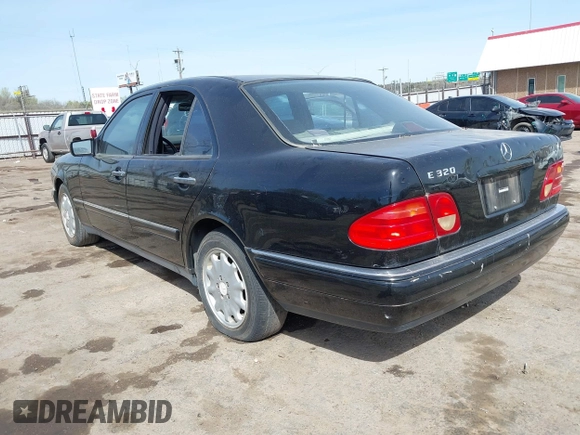 1998 Mercedes-Benz E-Class with VIN WDBJF65F1WA631361, listed as a IAAI auction lot 41870881 with 101,292 mi miles. Bid and sale history available at carsss.com. Image 3.