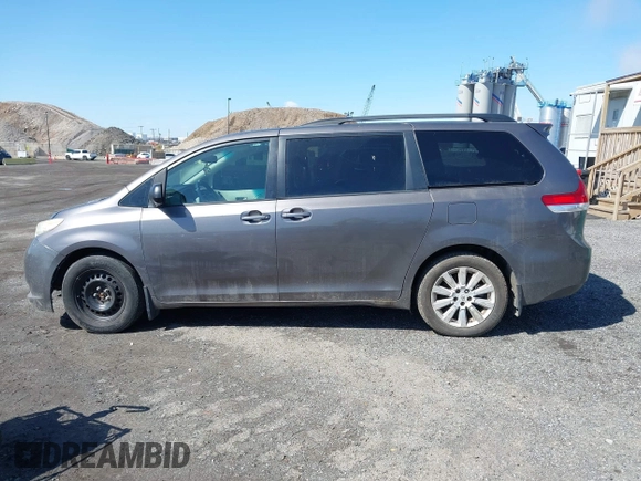 2011 Toyota Sienna LE with VIN 5TDJK3DC1BS016258, listed as a IAAI auction lot 41995140 with 200,903 mi miles. Bid and sale history available at carsss.com. Image 14.