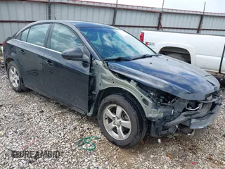 2014 Chevrolet Cruze 1LT z VIN 1G1PC5SB4E7282149, wystawiony jako IAAI lot #42709991 z przebiegiem 196 437 mil mil oraz . Historia ofert i sprzedaży dostępna na DreamBid. Obrazek 1.