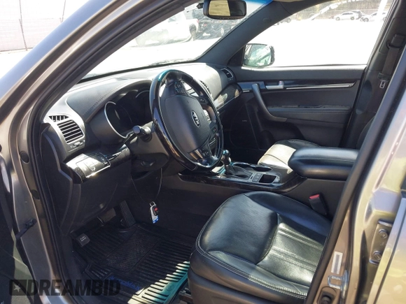2015 Kia Sorento SX with VIN 5XYKWDA74FG591902, listed as a IAAI auction lot 41856991 with 128,471 mi miles. Bid and sale history available at carsss.com. Image 5.