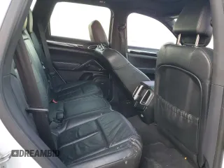 2013 Porsche Cayenne S с VIN WP1AB2A28DLA85229, выставлен на аукционе Copart как лот 50935415 с пробегом 215 629 миль миль и Списание • Salvage title. История ставок и продаж доступна на DreamBid. Изображение 11.
