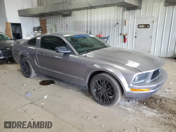 2006 Ford Mustang Standard z VIN 1ZVFT80N465152156, wystawiony jako Copart lot #59462385 z przebiegiem 114 174 mil mil oraz Czysty tytuł • Clean title. Historia ofert i sprzedaży dostępna na DreamBid. Obrazek 4.