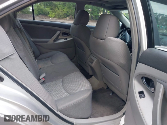 2011 Toyota Camry LE z VIN 4T1BF3EK3BU200056, wystawiony jako IAAI lot #42467171 z przebiegiem 242 129 mil mil oraz . Historia ofert i sprzedaży dostępna na DreamBid. Obrazek 8.