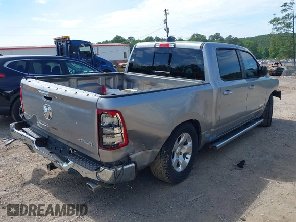 2020 Ram 1500 Big Horn z VIN 1C6SRFFTXLN101550, wystawiony jako IAAI lot #42275672 z przebiegiem 40 154 mil mil oraz . Historia ofert i sprzedaży dostępna na DreamBid. Obrazek 4.