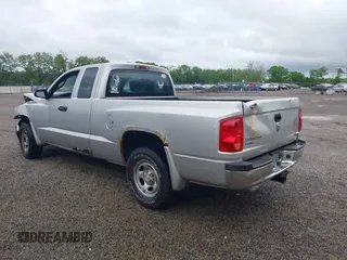 2007 Dodge Dakota ST z VIN 1D7HE22K37S177984, wystawiony jako IAAI lot #42330481 z przebiegiem 98 424 mil mil oraz . Historia ofert i sprzedaży dostępna na DreamBid. Obrazek 3.