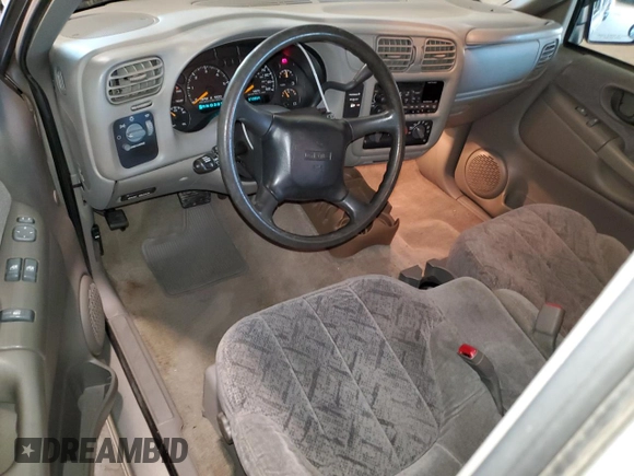 2000 GMC Sonoma SLS z VIN 1GTCS19W0Y8146125, wystawiony jako Copart lot #71576724 z przebiegiem 73 854 mil mil oraz Szkody całkowita. Historia ofert i sprzedaży dostępna na DreamBid. Obrazek 8.