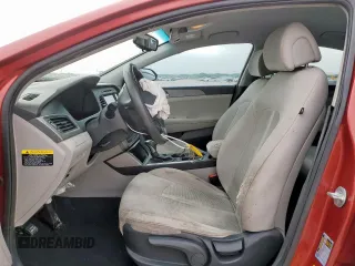 2016 Hyundai Sonata SE z VIN 5NPE24AF0GH302489, wystawiony jako Copart lot #56935185 z przebiegiem 121 767 mil mil oraz Szkoda całkowita • Salvage title. Historia ofert i sprzedaży dostępna na DreamBid. Obrazek 7.