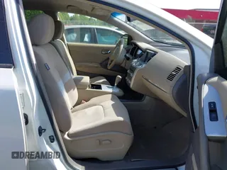 2014 Nissan Murano SV z VIN JN8AZ1MU5EW402599, wystawiony jako IAAI lot #42115514 z przebiegiem 131 656 mil mil oraz . Historia ofert i sprzedaży dostępna na DreamBid. Obrazek 5.
