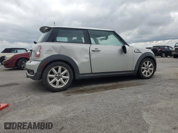 2011 MINI Hardtop S with VIN WMWSV3C57BTY14891, listed as a Copart auction lot 55833895 with 105,545 mi miles and Clean Title. Bid and sale history available at DreamBid. Image 3.