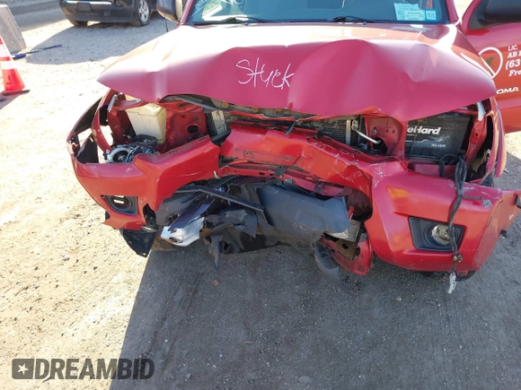 2014 Toyota Tacoma with VIN 3TMLU4EN5EM152759, listed as a IAAI auction lot 41726552 with 194,817 mi miles. Bid and sale history available at carsss.com. Image 6.