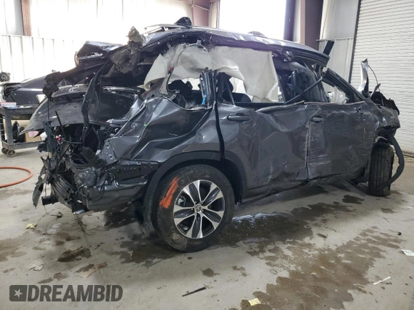 2021 Toyota Highlander XLE with VIN 5TDHZRBH4MS546755, listed as a Copart auction lot 49583525 with Not provided miles and Salvage title. Bid and sale history available at DreamBid. Image 3.