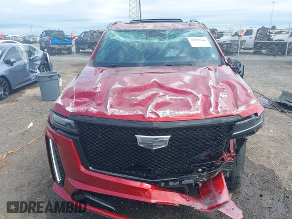 2024 Cadillac Escalade AWD V-Series z VIN 1GYS4HK99RR339334, wystawiony jako IAAI lot #42280146 z przebiegiem 19 210 mil mil oraz . Historia ofert i sprzedaży dostępna na DreamBid. Obrazek 6.