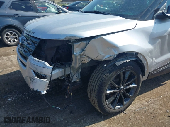 2019 Ford Explorer XLT z VIN 1FM5K8D83KGA27455, wystawiony jako IAAI lot #42468757 z przebiegiem 36 109 mil mil oraz . Historia ofert i sprzedaży dostępna na DreamBid. Obrazek 6.