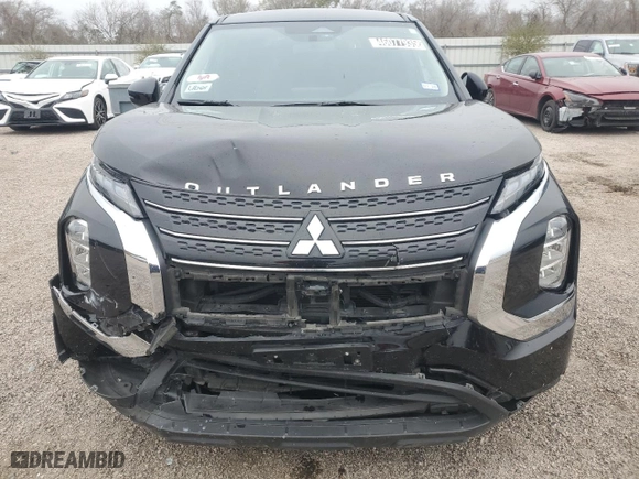 2024 Mitsubishi Outlander ES with VIN JA4J3UA85RZ026247, listed as a Copart auction lot 46077935 with 68,820 mi miles and Clean Title. Bid and sale history available at carsss.com. Image 5.