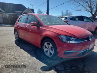 2021 Volkswagen Golf TSI z VIN 3VWG57AU9MM017079, wystawiony jako Copart lot #51085455 z przebiegiem 48 303 mil mil oraz Czysty tytuł • Clean title. Historia ofert i sprzedaży dostępna na DreamBid. Obrazek 1.