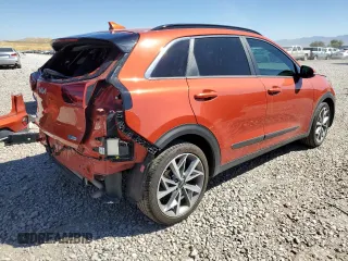 2022 Kia Niro Touring SE with VIN KNDCC3LCXN5532572, listed as a Copart auction lot 67485494 with 27,554 mi miles and Salvage Title. Bid and sale history available at carsss.com. Image 3.