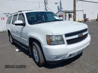 2007 Chevrolet Suburban LT with VIN 1GNFK16327J231618, listed as a IAAI auction lot 42172191 with 216,729 mi miles and . Bid and sale history available at DreamBid. Image 1.
