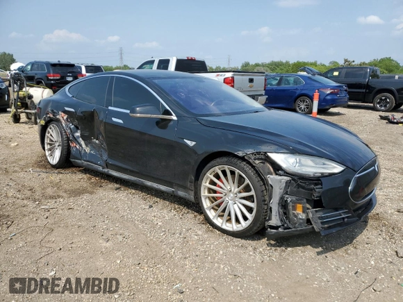 2014 Tesla Model S 60 with VIN 5YJSA1H11EFP36611, listed as a Copart auction lot 59544085 with 97,214 mi miles and Salvage title. Bid and sale history available at DreamBid. Image 4.