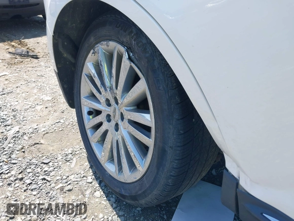 2013 Lincoln MKX with VIN 2LMDJ8JK7DBL13659, listed as a IAAI auction lot 41922667 with 113,858 mi miles. Bid and sale history available at carsss.com. Image 5.