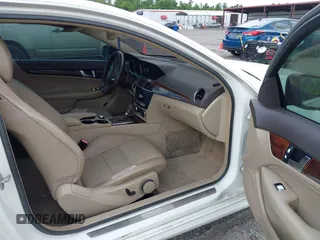 2014 Mercedes-Benz C 250 с VIN WDDGJ4HB2EG287029, выставлен на аукционе IAAI как лот 42479257 с пробегом 320 475 миль миль и . История ставок и продаж доступна на DreamBid. Изображение 5.