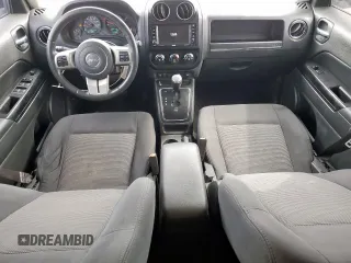 2011 Jeep Patriot Latitude z VIN 1J4NF1GB5BD101025, wystawiony jako Copart lot #57165965 z przebiegiem 100 980 mil mil oraz Czysty tytuł • Clean title. Historia ofert i sprzedaży dostępna na DreamBid. Obrazek 8.