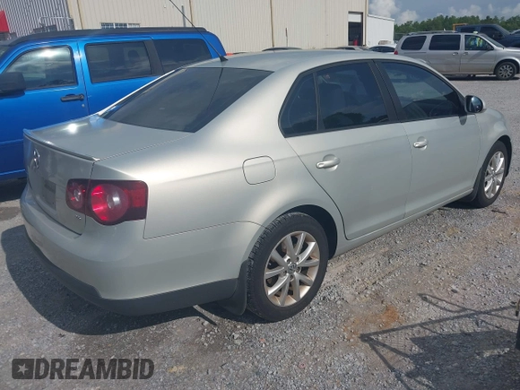 2010 Volkswagen Jetta Limited Edition с VIN 3VWRZ7AJ7AM098548, выставлен на аукционе IAAI как лот 42510689 с пробегом 166 541 миль миль и . История ставок и продаж доступна на DreamBid. Изображение 4.