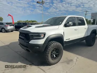 2021 Ram 1500 TRX z VIN 1C6SRFU95MN904758, wystawiony jako Copart lot #86248405 z przebiegiem 43 691 mil mil oraz Czysty tytuł • Clean title. Historia ofert i sprzedaży dostępna na DreamBid. Obrazek 11.