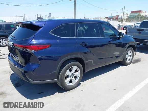 2022 Toyota Highlander LE with VIN 5TDZZRAH2NS550598, listed as a IAAI auction lot 42317212 with 42,102 mi miles and . Bid and sale history available at DreamBid. Image 4.
