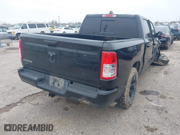 2021 Ram 1500 Big Horn z VIN 1C6RREFG7MN630189, wystawiony jako IAAI lot #41371219 z przebiegiem 62 613 mil mil oraz . Historia ofert i sprzedaży dostępna na DreamBid. Obrazek 4.
