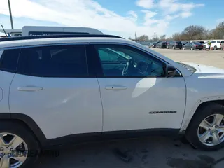 2022 Jeep Compass Latitude with VIN 3C4NJCBB8NT137684, listed as a IAAI auction lot 41391981 with 51,255 mi miles and . Bid and sale history available at carsss.com. Image 14.