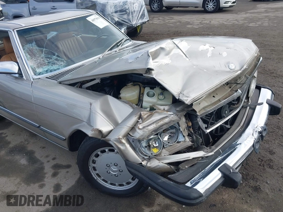 1988 Mercedes-Benz 560 with VIN WDBBA48D4JA080448, listed as a IAAI auction lot 40978039 with 40,237 mi miles. Bid and sale history available at carsss.com. Image 17.