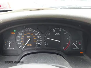 2001 Saturn LW z VIN 1G8JW84R51Y509590, wystawiony jako IAAI lot #42498992 z przebiegiem 123 436 mil mil oraz . Historia ofert i sprzedaży dostępna na DreamBid. Obrazek 7.