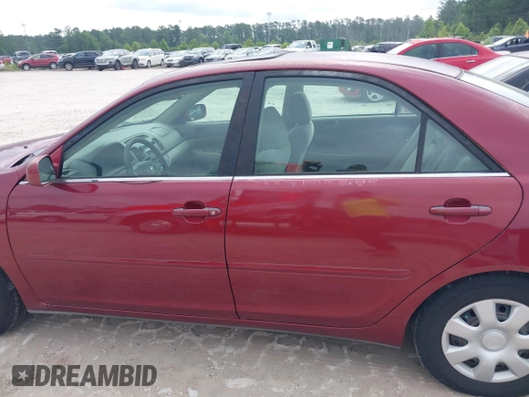 2002 Toyota Camry LE z VIN 4T1BE30K32U110304, wystawiony jako IAAI lot #42357455 z przebiegiem 221 389 mil mil oraz . Historia ofert i sprzedaży dostępna na DreamBid. Obrazek 14.