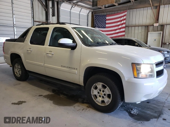 2008 Chevrolet Avalanche LTZ with VIN 3GNFK12308G169094, listed as a Copart auction lot 61630444 with 242,434 mi miles and Salvage Title. Bid and sale history available at carsss.com. Image 4.