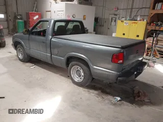 2002 GMC Sonoma SL with VIN 1GTCS145328187323, listed as a IAAI auction lot 41486479 with 85,993 mi miles. Bid and sale history available at carsss.com. Image 3.