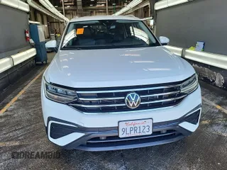2024 Volkswagen Tiguan SE с VIN 3VV3B7AX4RM085495, выставлен на аукционе IAAI как лот 42796456 с пробегом 34 680 миль миль и . История ставок и продаж доступна на DreamBid. Изображение 39.