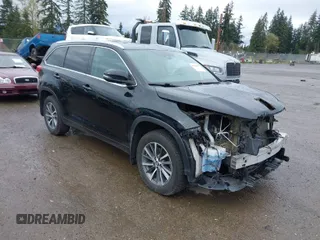 2018 Toyota Highlander SE z VIN 5TDJZRFH7JS545297, wystawiony jako IAAI lot #41964015 z przebiegiem 88 929 mil mil oraz . Historia ofert i sprzedaży dostępna na DreamBid. Obrazek 1.