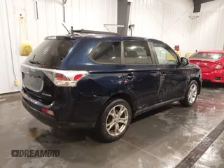2014 Mitsubishi Outlander SE z VIN JA4AZ3A3XEZ002226, wystawiony jako IAAI lot #41701467 z przebiegiem 151 894 mil mil oraz . Historia ofert i sprzedaży dostępna na DreamBid. Obrazek 4.