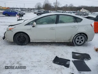 2015 Toyota Prius Four with VIN JTDKN3DU3F1933788, listed as a IAAI auction lot 41602001 with 324,092 mi miles. Bid and sale history available at carsss.com. Image 14.