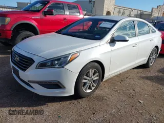2015 Hyundai Sonata SE z VIN 5NPE24AF7FH020641, wystawiony jako IAAI lot #42368461 z przebiegiem 88 218 mil mil oraz . Historia ofert i sprzedaży dostępna na DreamBid. Obrazek 2.