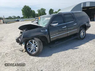 2011 Cadillac Escalade ESV Platinum Edition z VIN 1GYS4KEF0BR225016, wystawiony jako Copart lot #57955454 z przebiegiem Nie podano mil oraz Nie do naprawy • Non repairable. Historia ofert i sprzedaży dostępna na DreamBid. Obrazek 1.