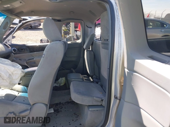 2010 Toyota Tacoma z VIN 5TETX4CNXAZ723380, wystawiony jako IAAI lot #41771322 z przebiegiem Nie podano mil oraz . Historia ofert i sprzedaży dostępna na DreamBid. Obrazek 8.