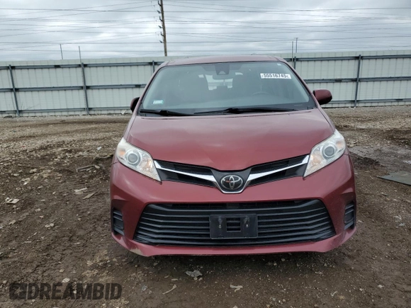 2018 Toyota Sienna LE Auto Access Seat with VIN 5TDKZ3DC4JS910687, listed as a Copart auction lot 55516745 with 67,943 mi miles and Salvage title. Bid and sale history available at DreamBid. Image 5.