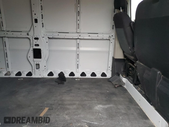 2015 Ram ProMaster Cargo z VIN 3C6TRVDG9FE516503, wystawiony jako Copart lot #84496824 z przebiegiem 275 708 mil mil oraz Szkody całkowita. Historia ofert i sprzedaży dostępna na DreamBid. Obrazek 11.
